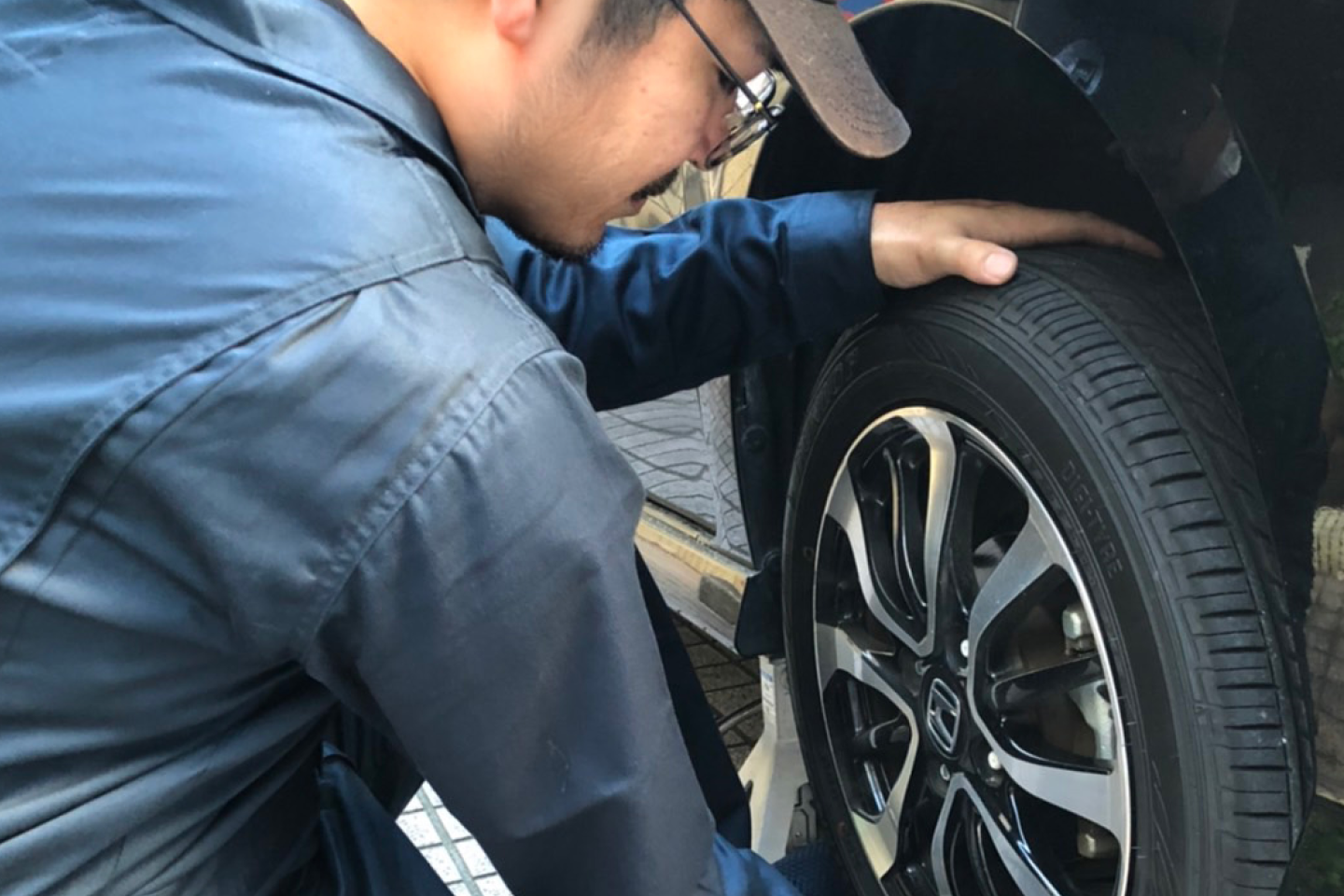 滋賀県草津市の車のスタッドレスタイヤ履き替えは出張履き替えの